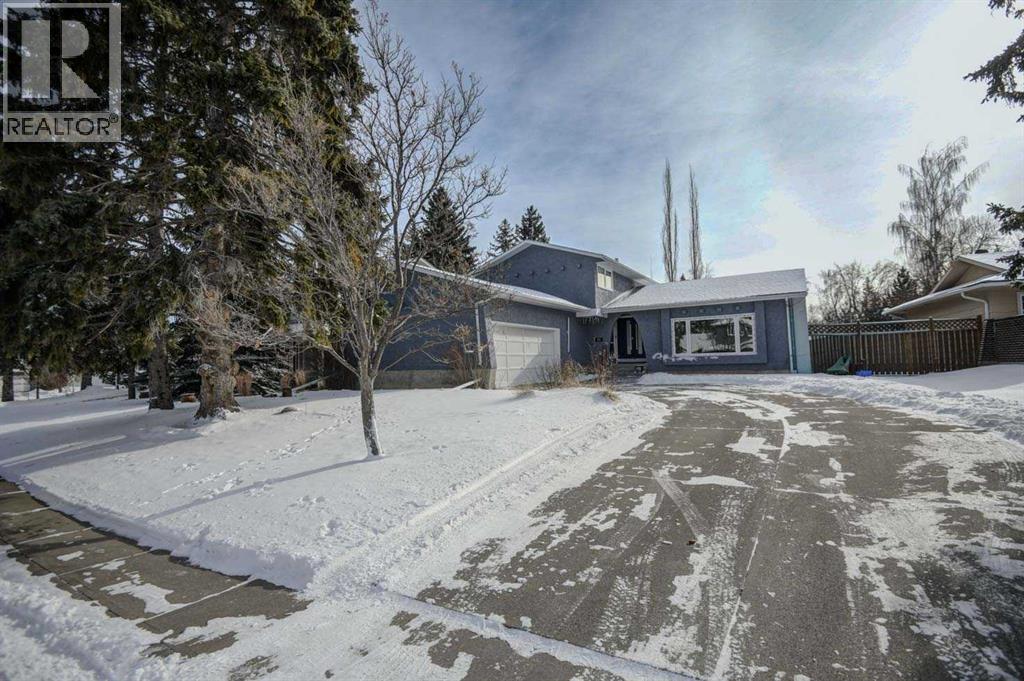 House for Sale in 311 Canterbury Place SW|Calgary, Alberta T2W2B5 2