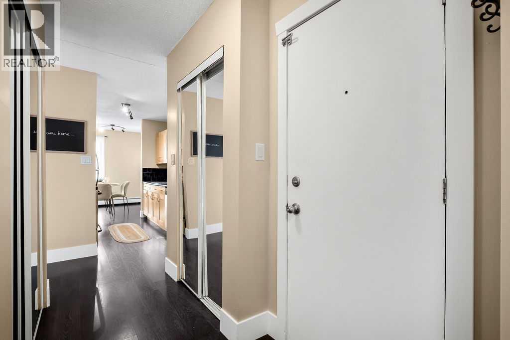 Apartment for Sale in 404, 2722 17 Avenue SW|Calgary, Alberta T3E0A7 3