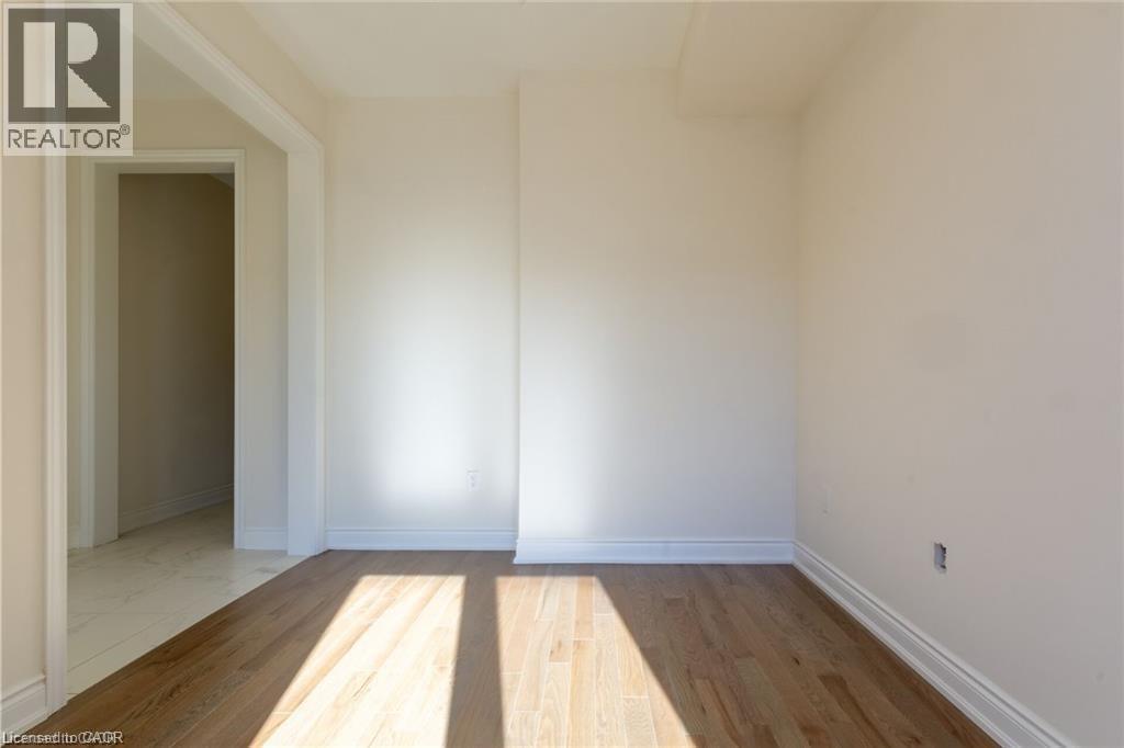 Row / Townhouse for Sale in 3273 SIXTH Line|Oakville, Ontario L6H0Z8 5