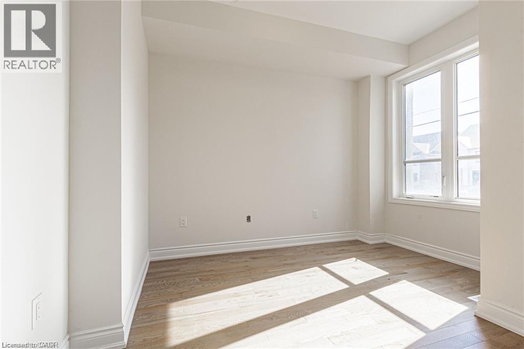 Row / Townhouse for Sale in 3273 SIXTH Line|Oakville, Ontario L6H0Z8 3