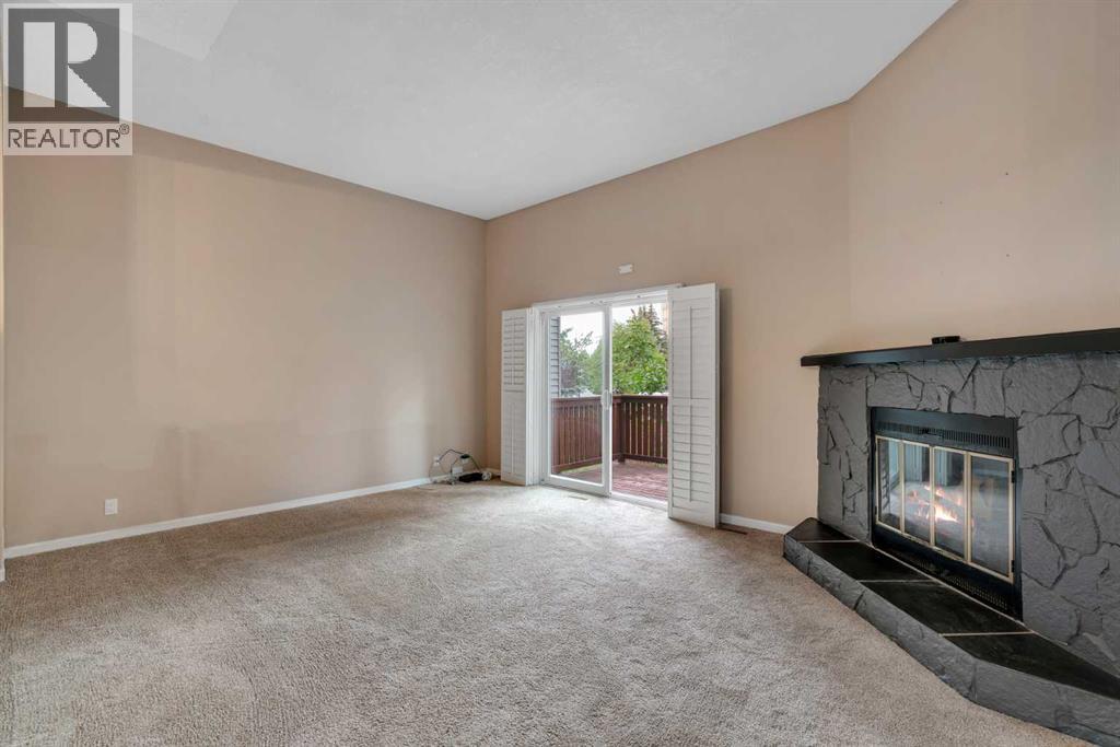 Row / Townhouse for Sale in 22 Coachway Green SW|Calgary, Alberta T3H1V8 4