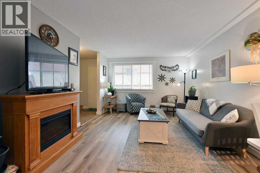 Row / Townhouse for Sale in 5, 7740 Hunterview Drive NW|Calgary, Alberta T2K5C9 4