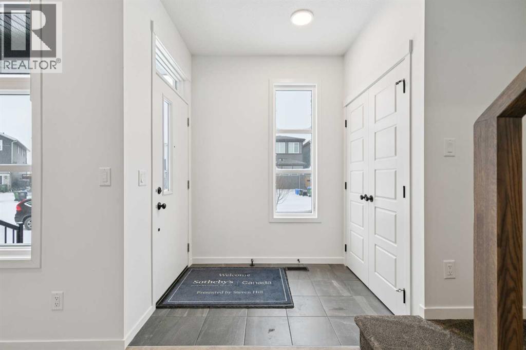 House for Sale in 168 Belmont Villas SW|Calgary, Alberta T2W4W7 2