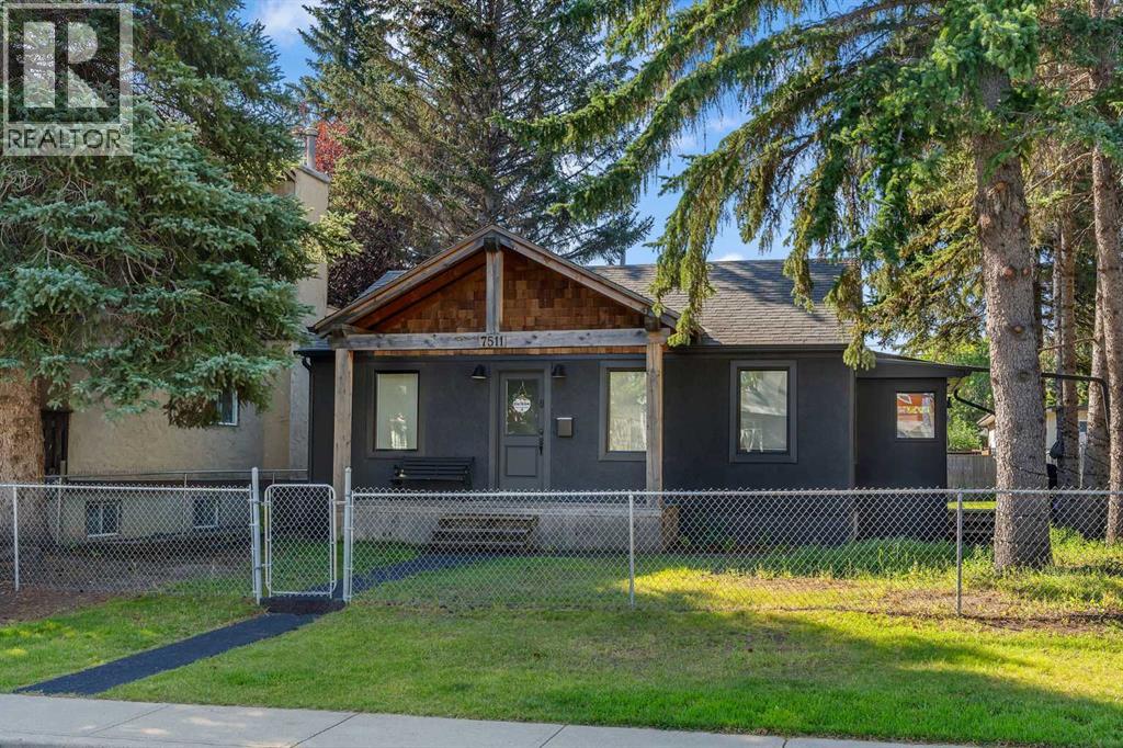 House for Sale in 7511 36 Avenue NW|Calgary, Alberta T3B1V2 2