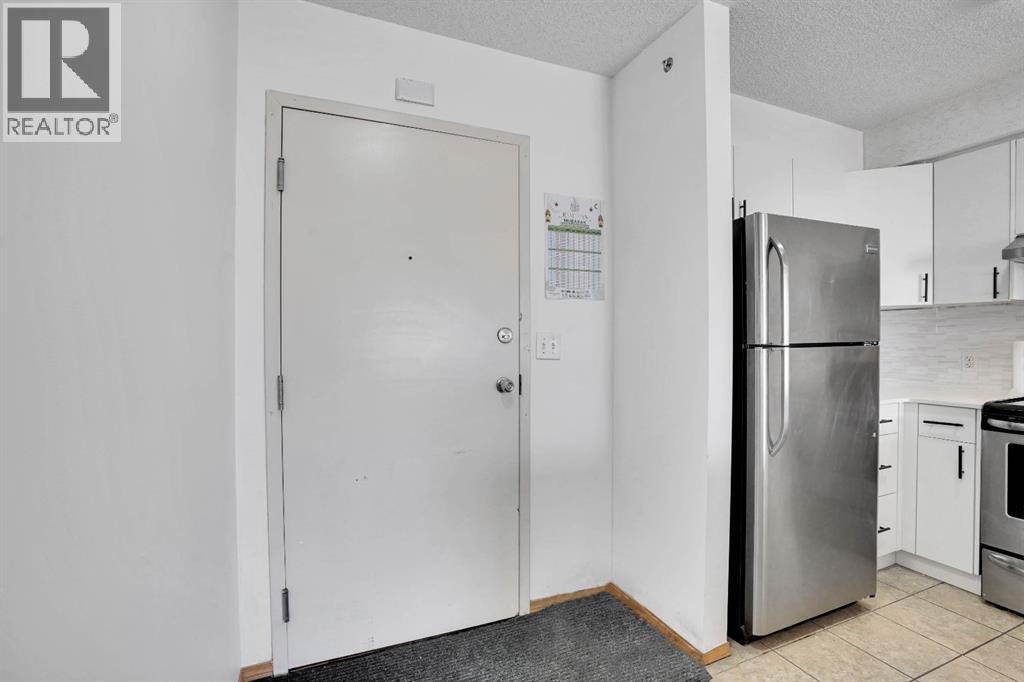 Apartment for Sale in 301, 92 Saddletree Court NE|Calgary, Alberta T3J0K9 3