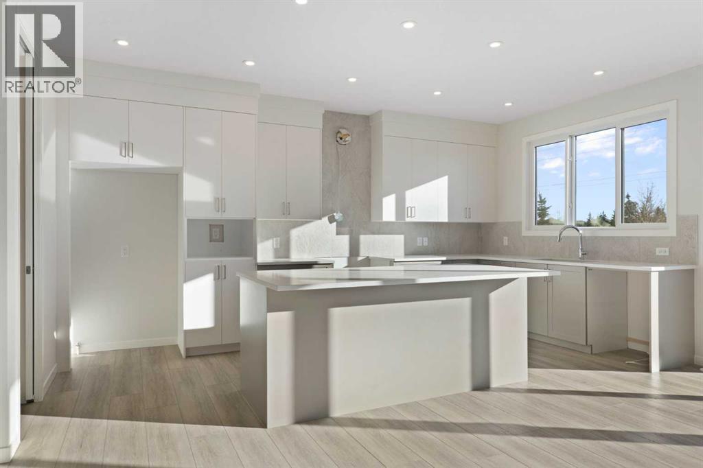 House for Sale in 218 West Grove Lane SW|Calgary, Alberta T3H6E3 4