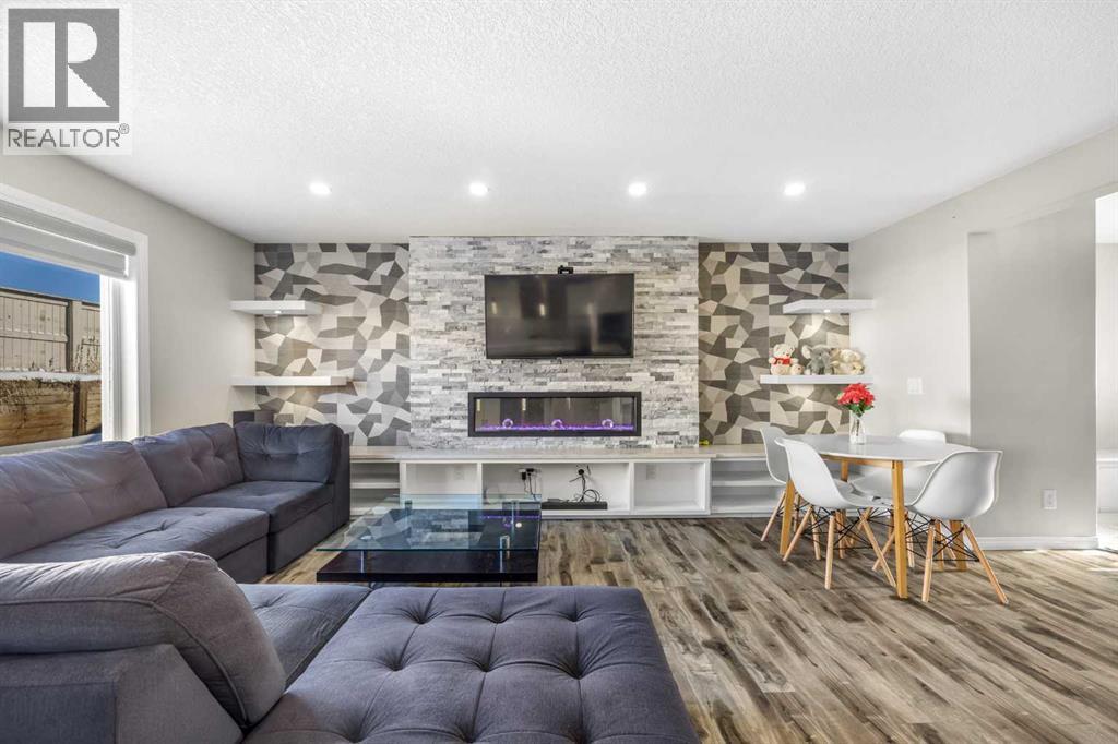 House for Sale in 228 Covemeadow Court NE|Calgary, Alberta T3K6H2 3