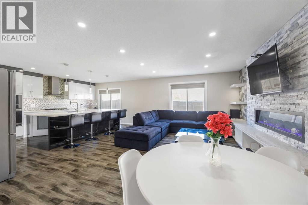 House for Sale in 228 Covemeadow Court NE|Calgary, Alberta T3K6H2 4