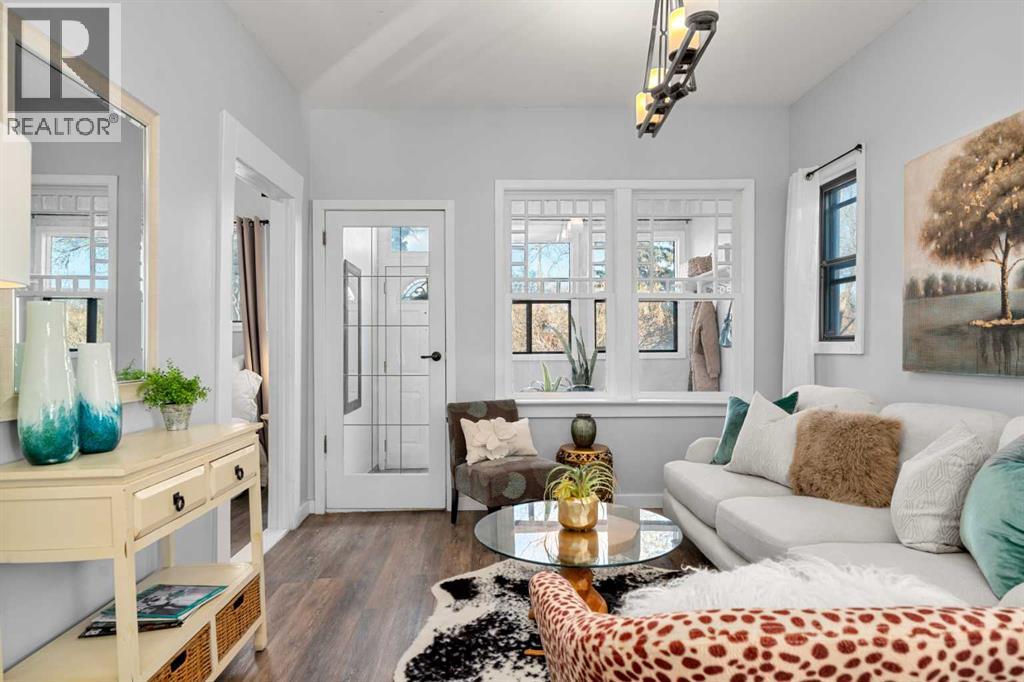 House for Sale in 207 31 Avenue NW|Calgary, Alberta T2M2P3 5