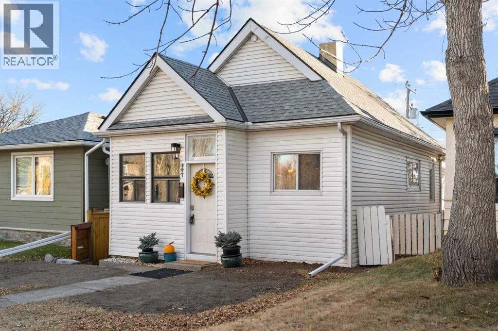 House for Sale in 207 31 Avenue NW|Calgary, Alberta T2M2P3 2