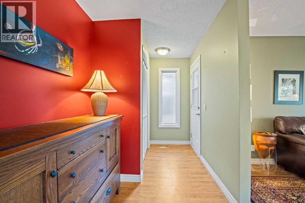 House for Sale in 276 Macewan Glen Drive NW|Calgary, Alberta T3K2G4 2