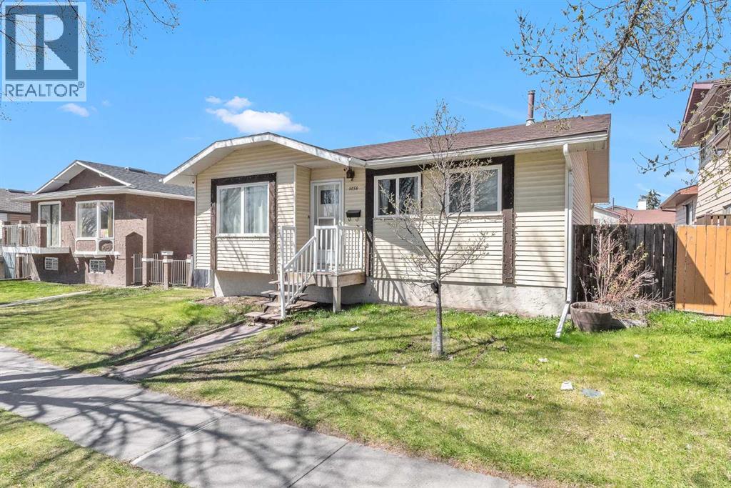 House for Sale in 4056 44 Avenue NE|Calgary, Alberta T1Y5X9 2