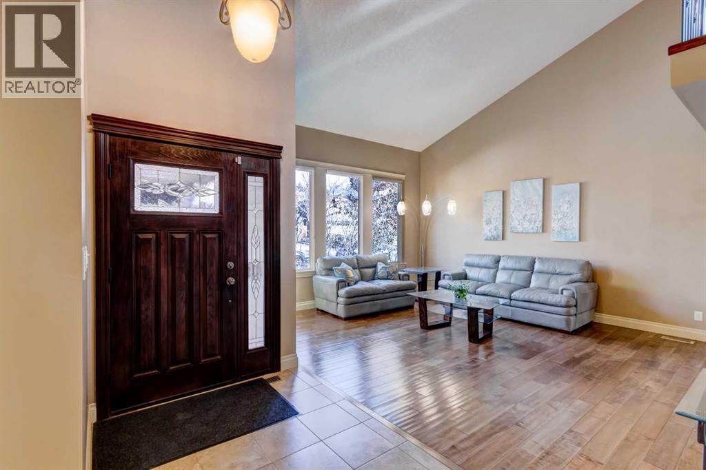 House for Sale in 851 Edgemont Road NW|Calgary, Alberta T3A2J1 2