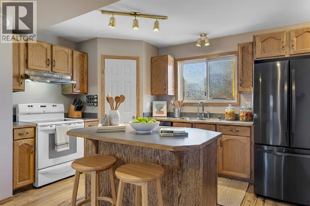 House for Sale in 87 Coventry Road NE|Calgary, Alberta T3K5K4 5