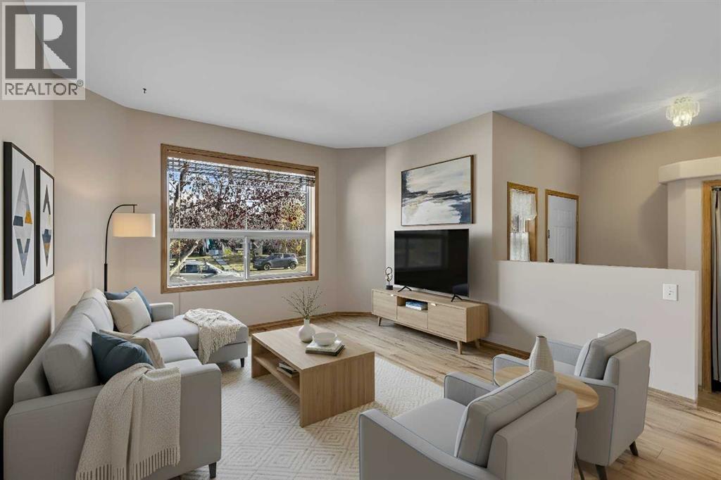 House for Sale in 87 Coventry Road NE|Calgary, Alberta T3K5K4 3