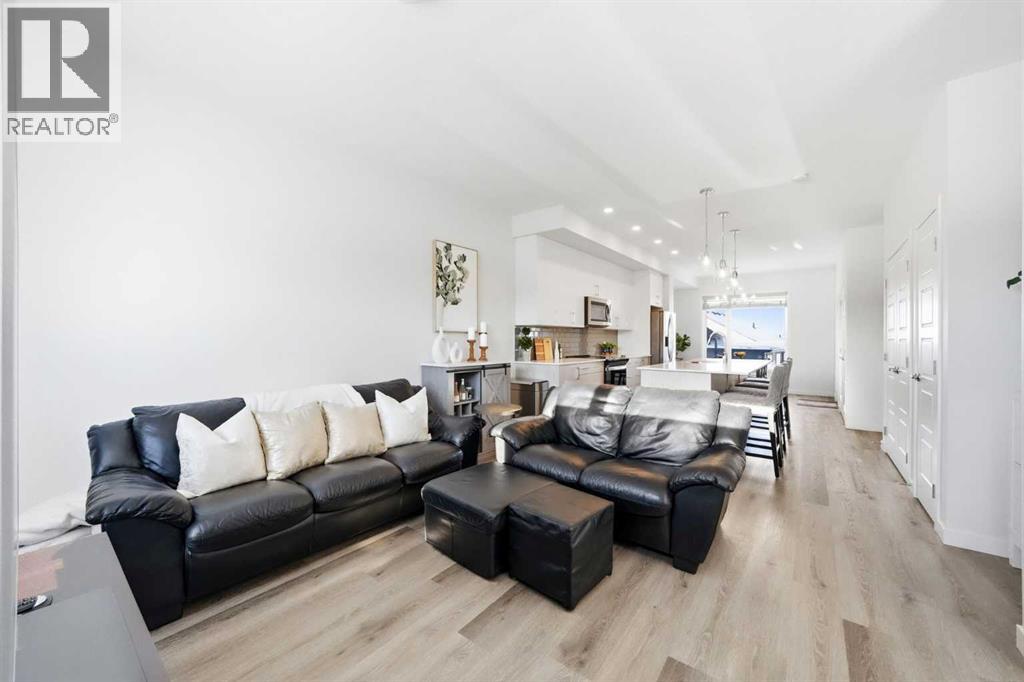 Row / Townhouse for Sale in 66 Evanscrest Manor NW|Calgary, Alberta T2P2A3 2