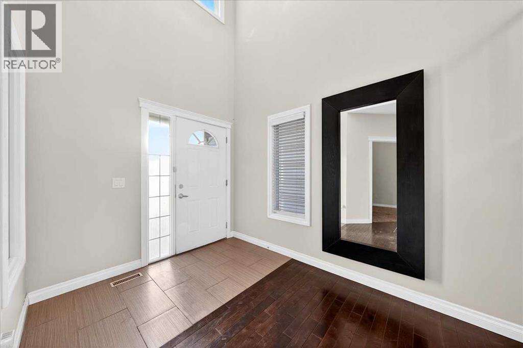 House for Sale in 194 Sherwood Mount NW|Calgary, Alberta T3R0G5 3