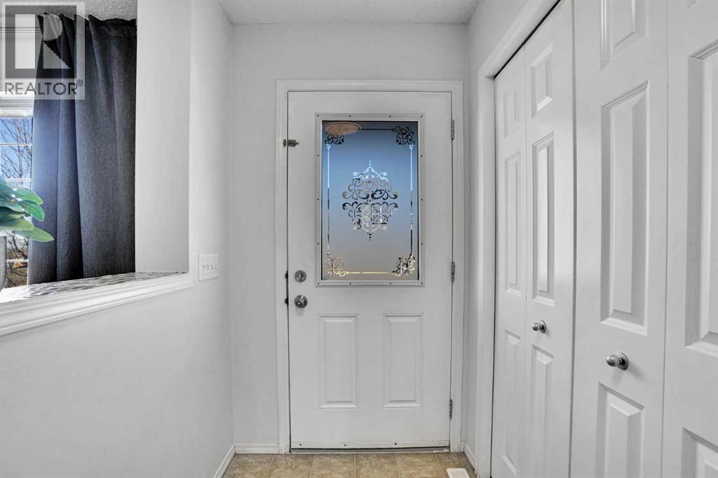 Duplex for Sale in 88 saddlebrook Common NE|Calgary, Alberta T3J0J6 2