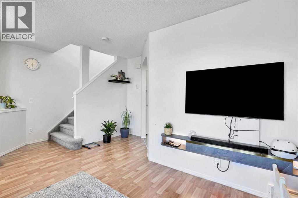 Duplex for Sale in 88 saddlebrook Common NE|Calgary, Alberta T3J0J6 5