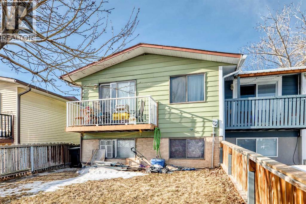 Row / Townhouse for Sale in D, 903 44 Street SE|Calgary, Alberta T2A5K7 2