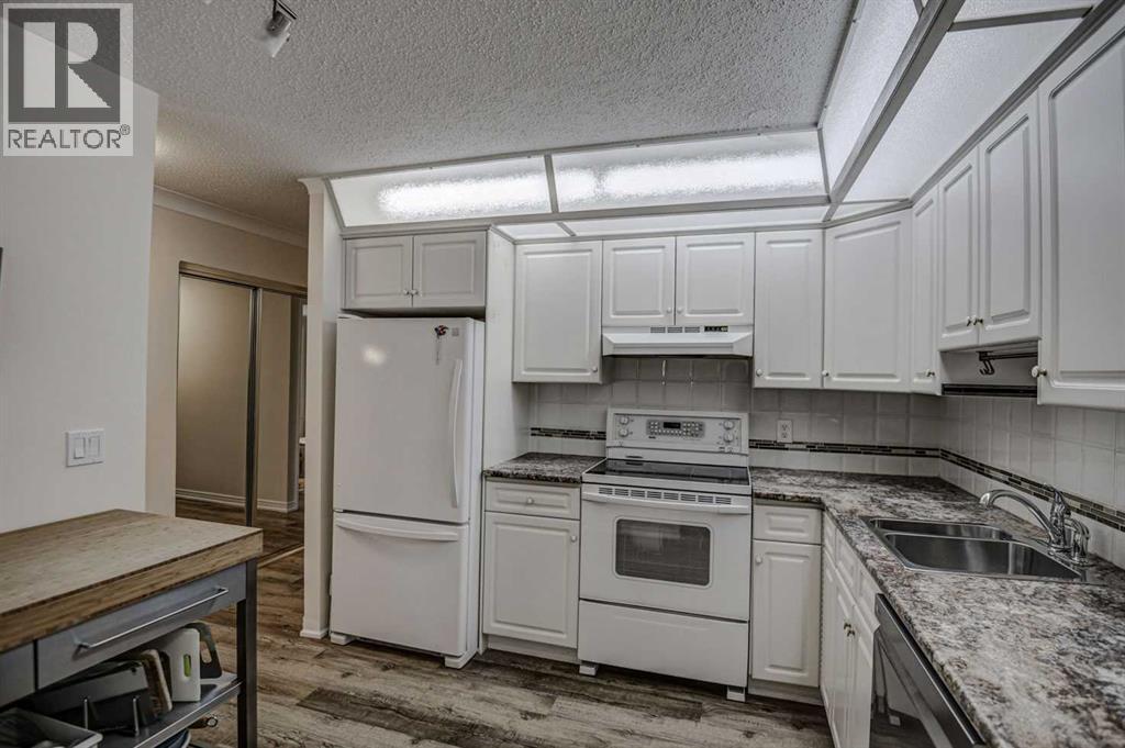 Apartment for Sale in 105, 521 57 Avenue SW|Calgary, Alberta T2V4N5 4