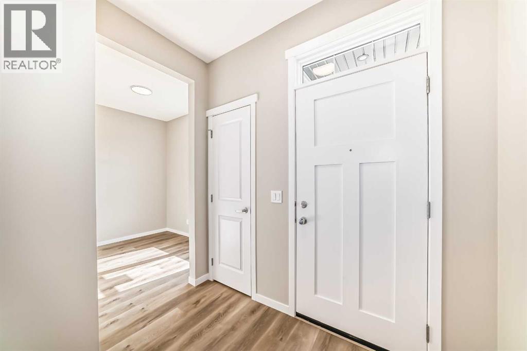 House for Sale in 393 Hotchkiss Drive SE|Calgary, Alberta T3S0J9 2