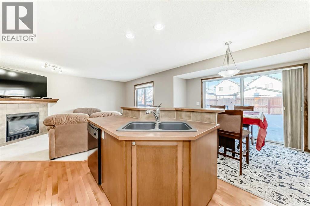 House for Sale in 834 Cranston Drive SE|Calgary, Alberta T3M1J4 3