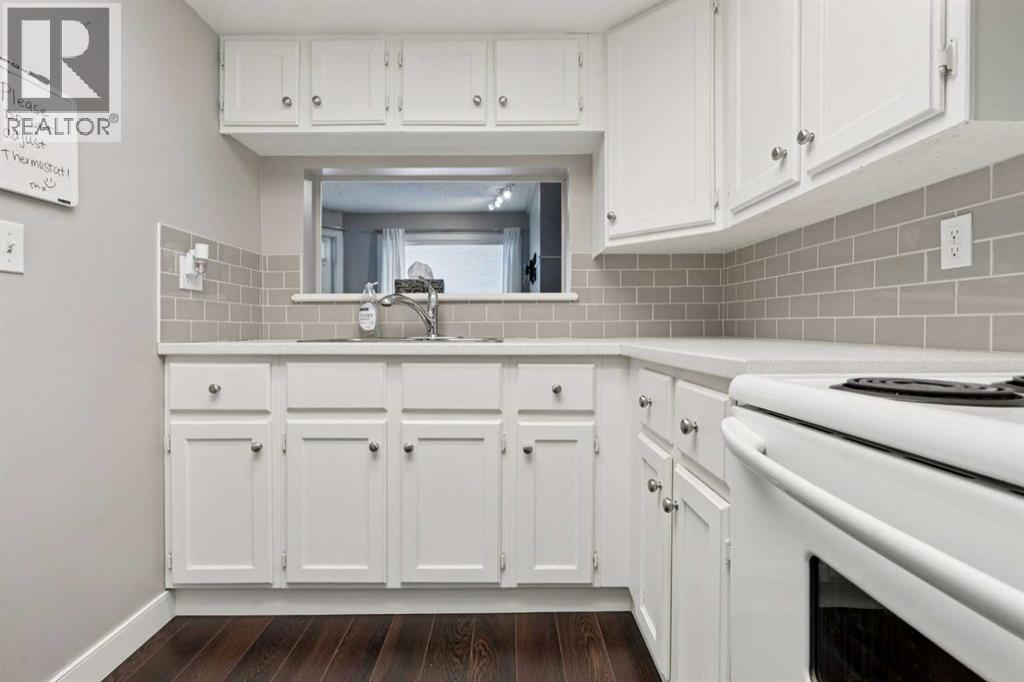 Apartment for Sale in 406, 3717 42 Street NW|Calgary, Alberta T3A2W2 5