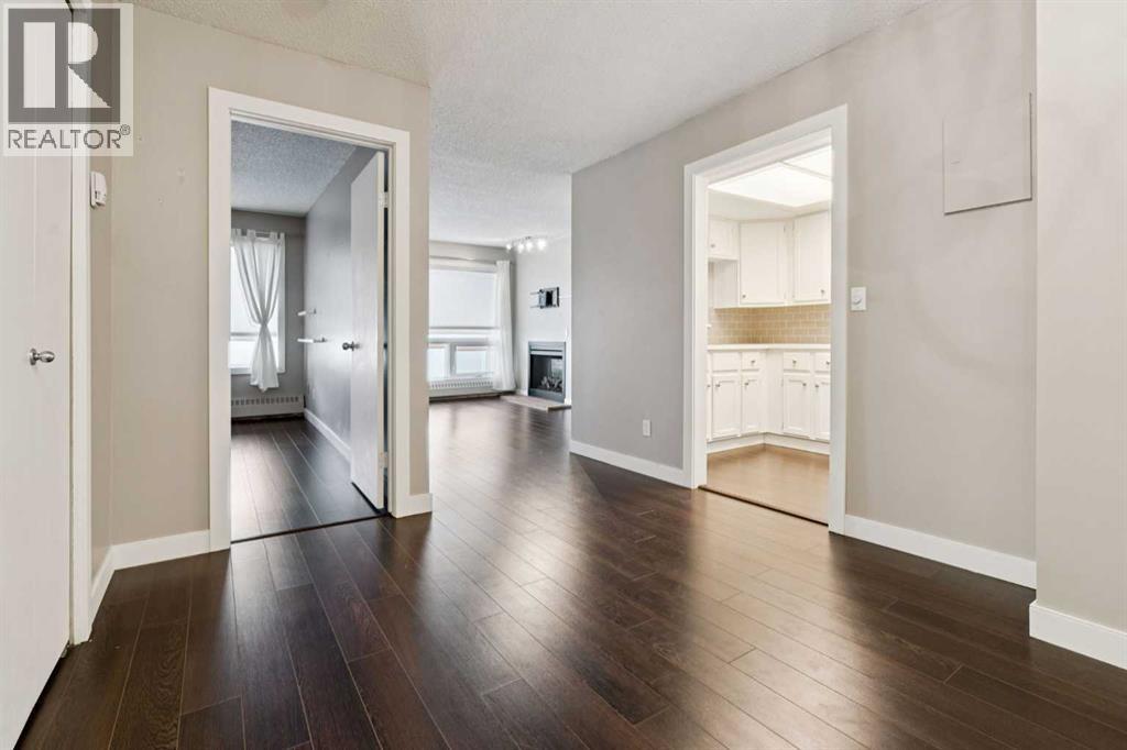 Apartment for Sale in 406, 3717 42 Street NW|Calgary, Alberta T3A2W2 3