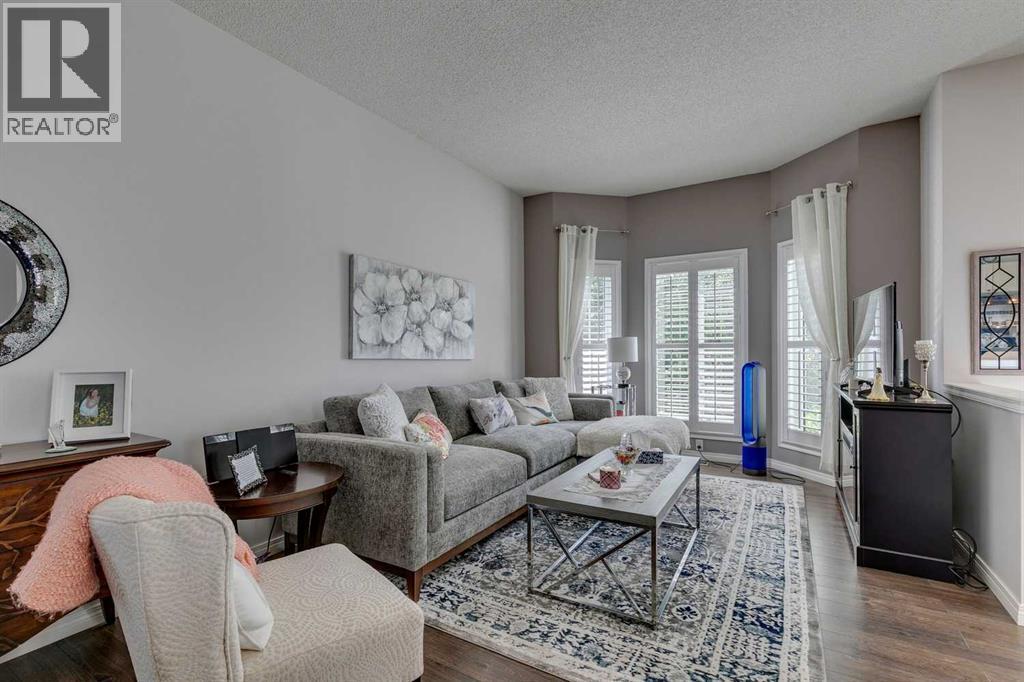 House for Sale in 271 Tuscany Valley Drive NW|Calgary, Alberta T3L2A6 2