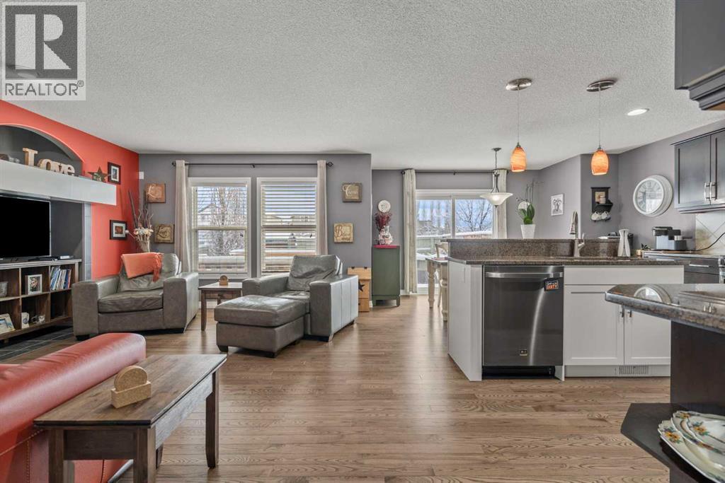 House for Sale in 715 Copperpond Circle SE|Calgary, Alberta T2Z0R5