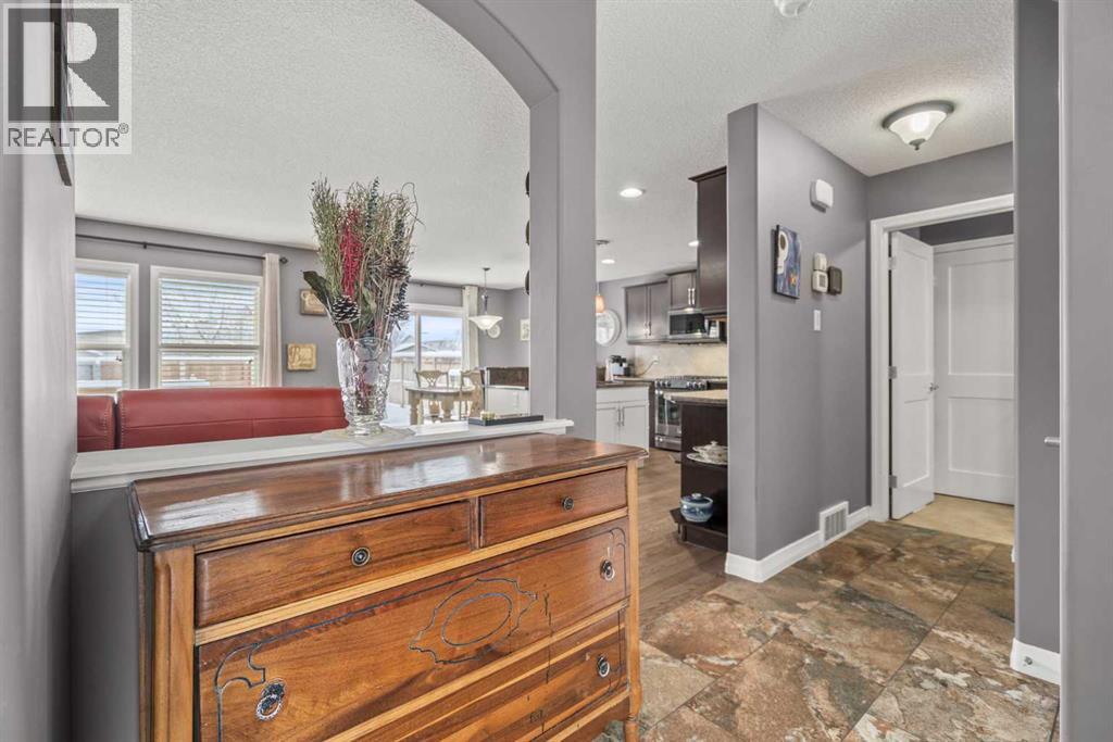 House for Sale in 715 Copperpond Circle SE|Calgary, Alberta T2Z0R5 4