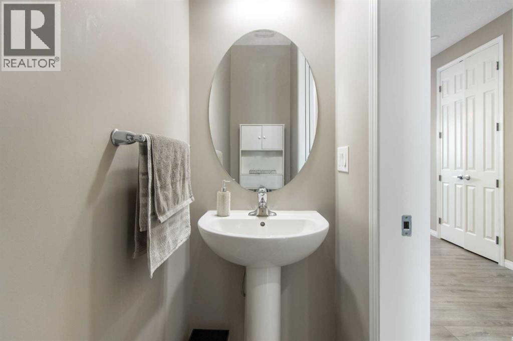 House for Sale in 17 Carrington Manor NW|Calgary, Alberta T3P0Z2 5