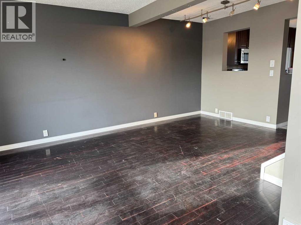 Row / Townhouse for Sale in 8, 220 Erin Mount Crescent SE|Calgary, Alberta T2B2T2 2