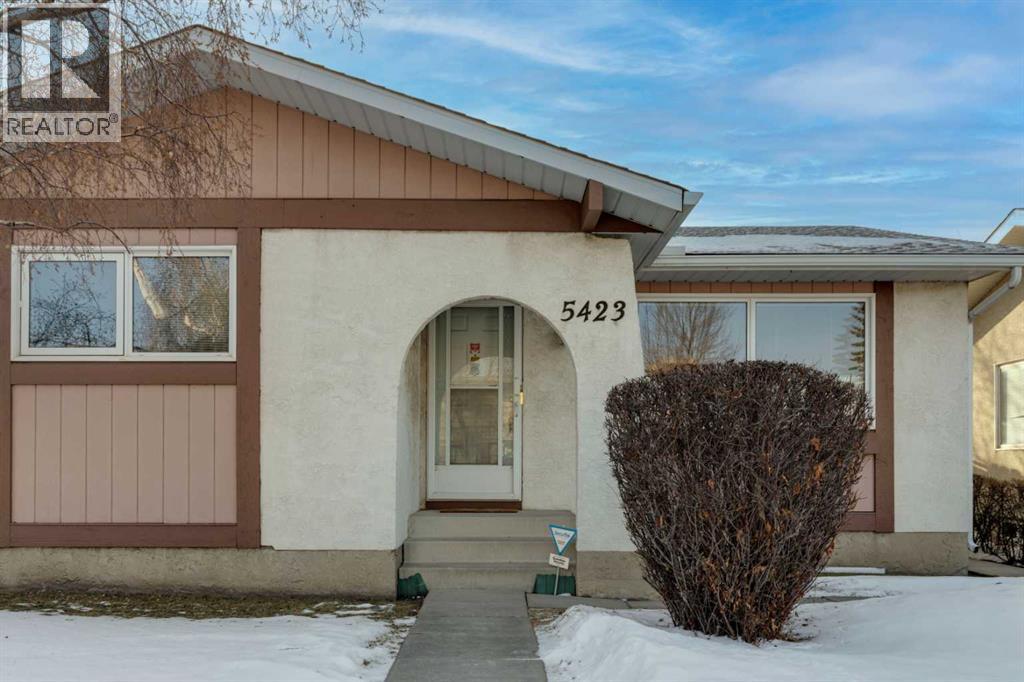 House for Sale in 5423 Madigan Drive NE|Calgary, Alberta T2A5T5 4