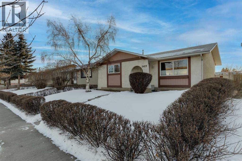 House for Sale in 5423 Madigan Drive NE|Calgary, Alberta T2A5T5 2