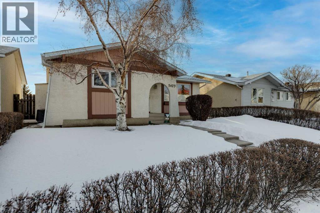 House for Sale in 5423 Madigan Drive NE|Calgary, Alberta T2A5T5 3