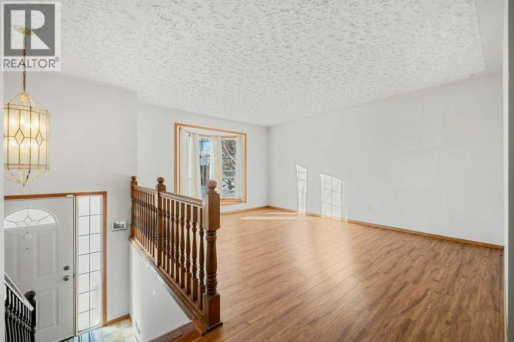 House for Sale in 36 Doverthorn Place SE|Calgary, Alberta T2B2B8 2