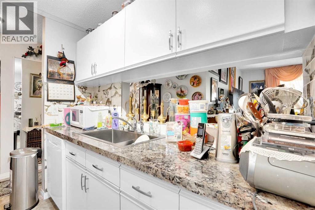 Apartment for Sale in 203, 21 Dover Point SE|Calgary, Alberta T2B3K4 4