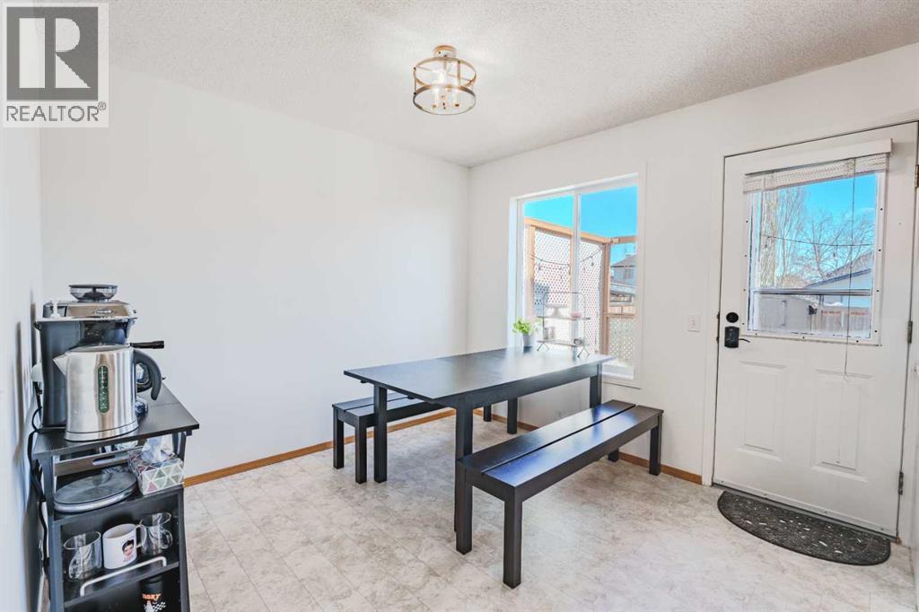 House for Sale in 68 Bridleridge Gardens SW|Calgary, Alberta T2Y4C9 3