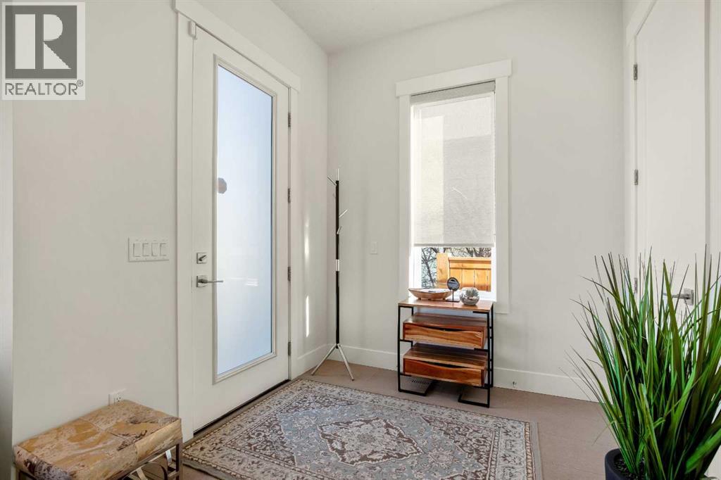 Duplex for Sale in 303 30 Avenue NE|Calgary, Alberta T2E2E2 3