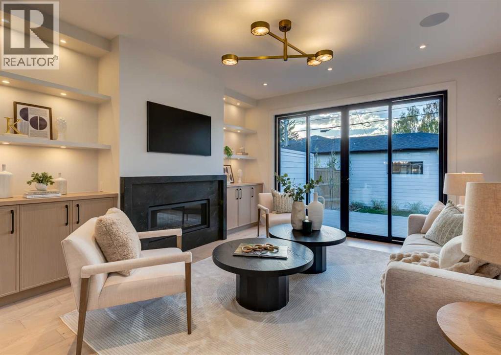 Duplex for Sale in 2231 35 Street SW|Calgary, Alberta T3E2X7 2