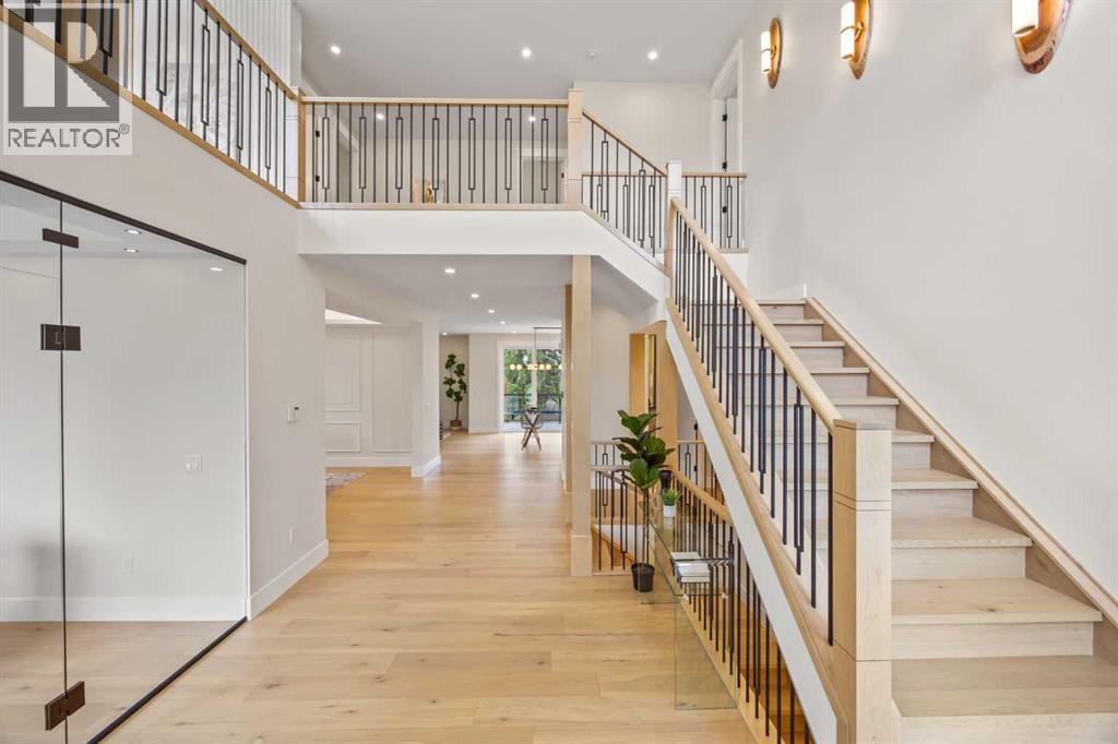 House for Sale in 12 Vardana Place NW|Calgary, Alberta T3A0C5 5