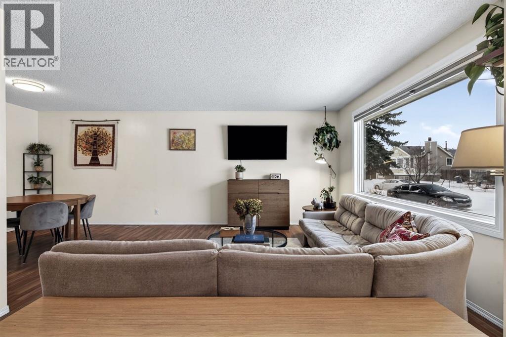 House for Sale in 151 Erin Park Close SE|Calgary, Alberta T2B2V6 5