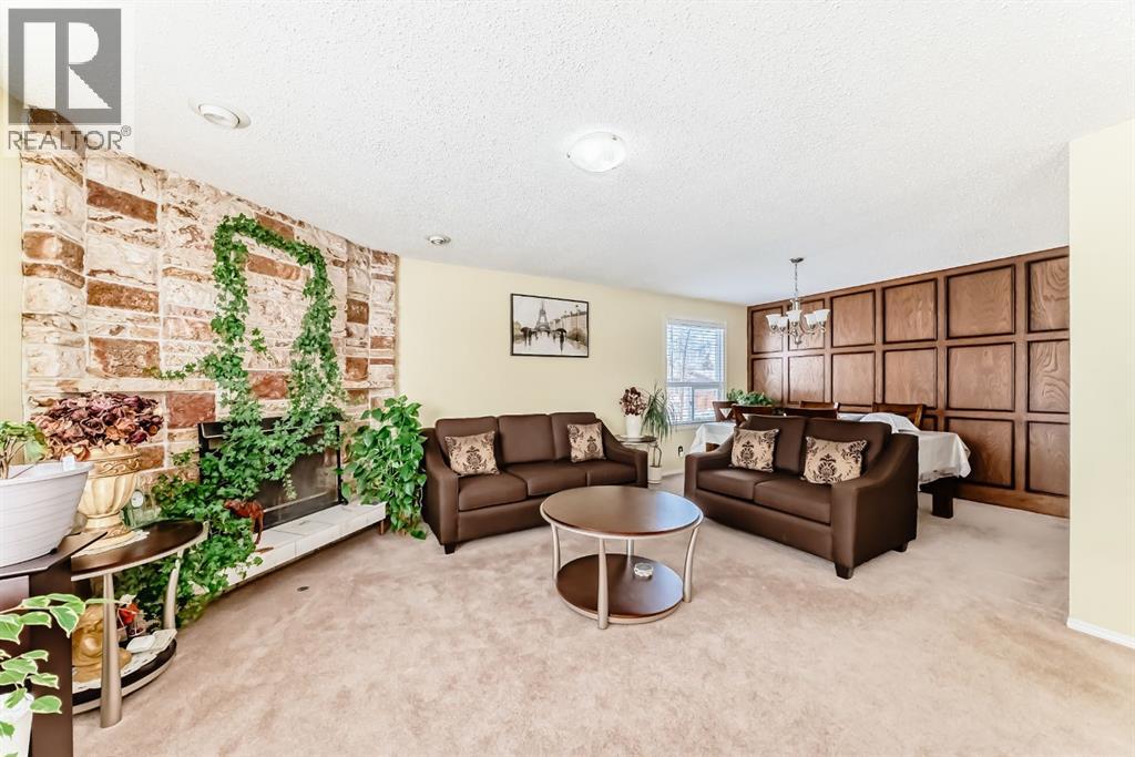 House for Sale in 557 Rundleville Place NE|Calgary, Alberta T1Y2T5 5