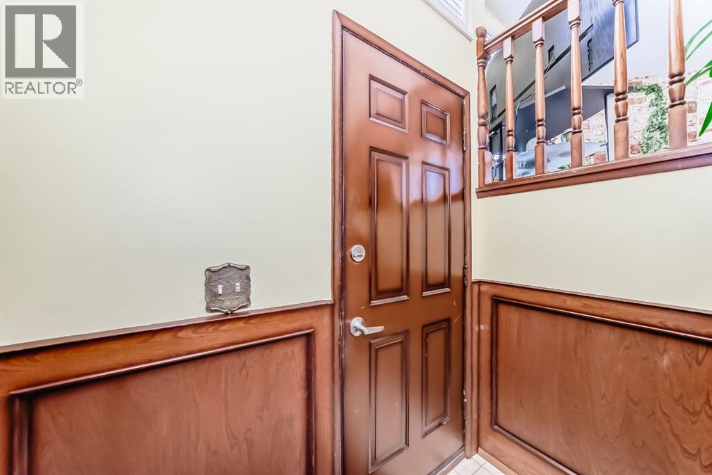 House for Sale in 557 Rundleville Place NE|Calgary, Alberta T1Y2T5 3