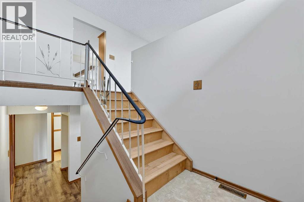 House for Sale in 5315 Valiant Drive NW|Calgary, Alberta T3A0Y9 2