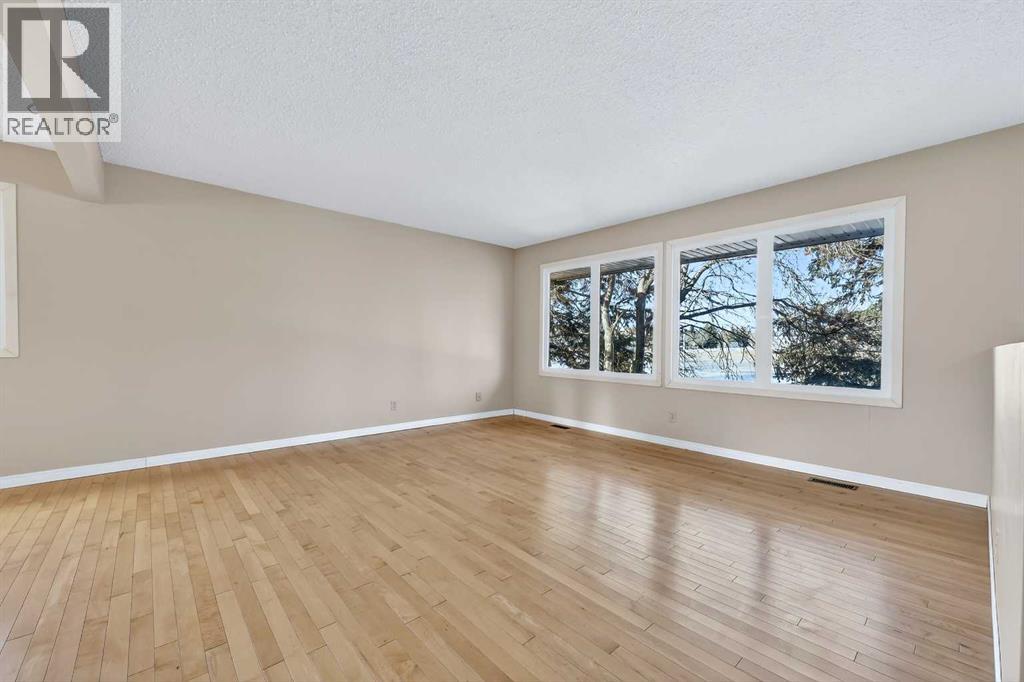 House for Sale in 5315 Valiant Drive NW|Calgary, Alberta T3A0Y9 3