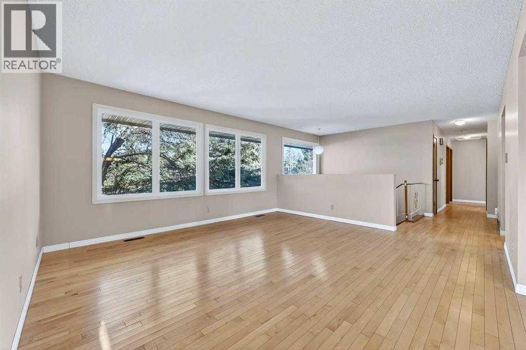 House for Sale in 5315 Valiant Drive NW|Calgary, Alberta T3A0Y9 5