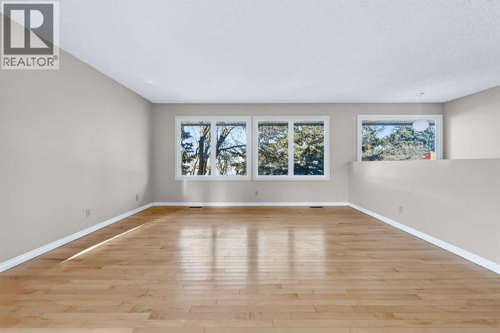 House for Sale in 5315 Valiant Drive NW|Calgary, Alberta T3A0Y9 4